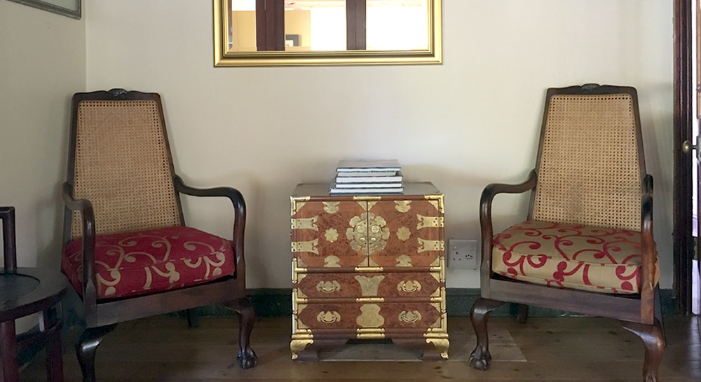 Steytlerville Guest House and accommodation antique chairs